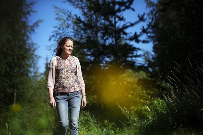 Elise Kallio on opetellut elämään uudenlaista elämää outojen oireiden vuoksi. KUVAT: JARNO PELLINEN