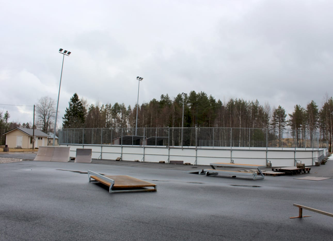 Pyhännän jäähalli eli Pyhäntä-Areena suunnitellaan rakennettavaksi nykyisen kaukalon paikalle. Hallihanke toteutetaan vain, mikäli toiminta todetaan taloudellisesti kannattavaksi.