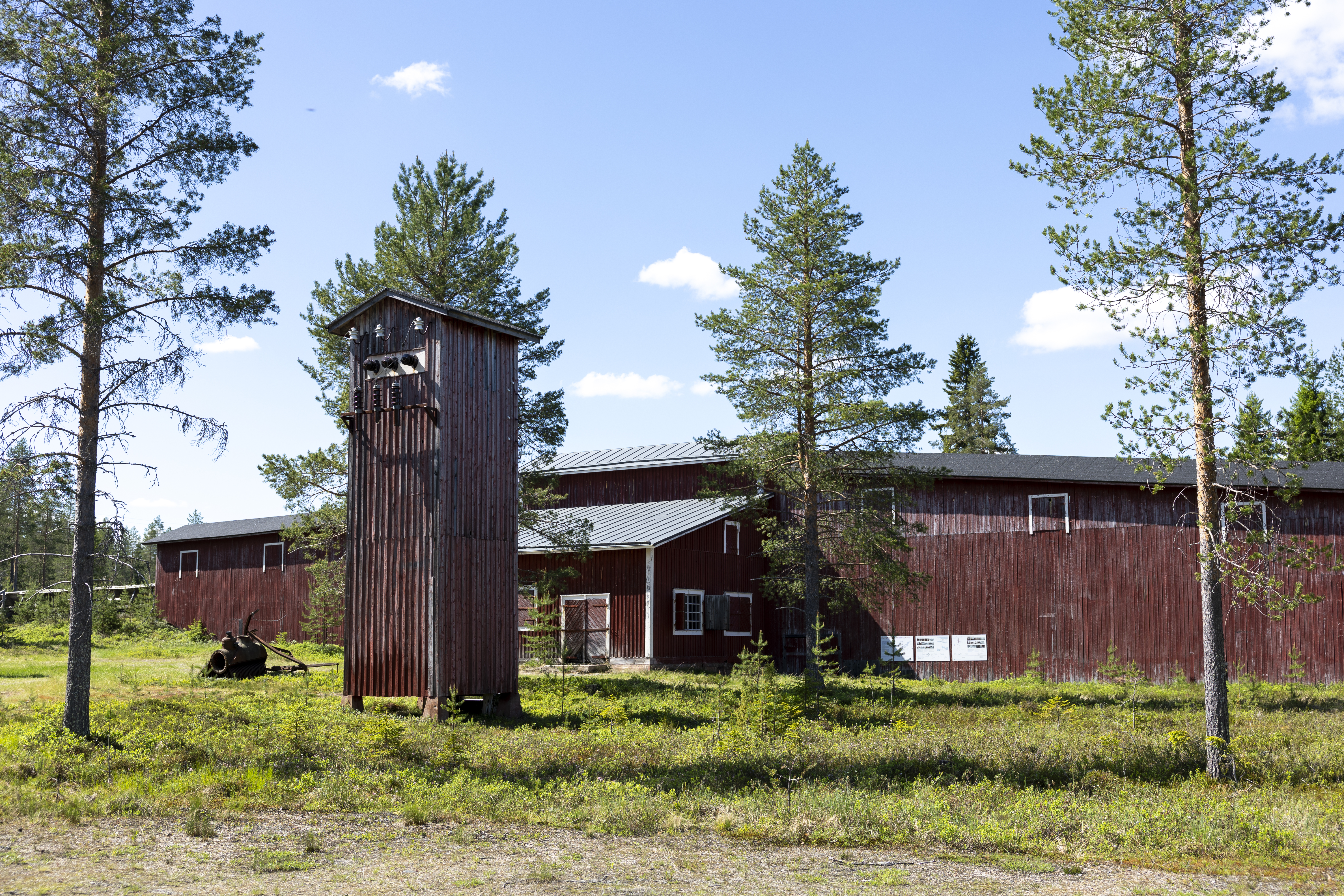 Kävimme posiolaisten Erkki ja Pertti Poroputaan kanssa Akanlahden vanhalla tukinsiirtolaitoksella, joka lienee viimeinen Suomessa säilynyt sellainen.