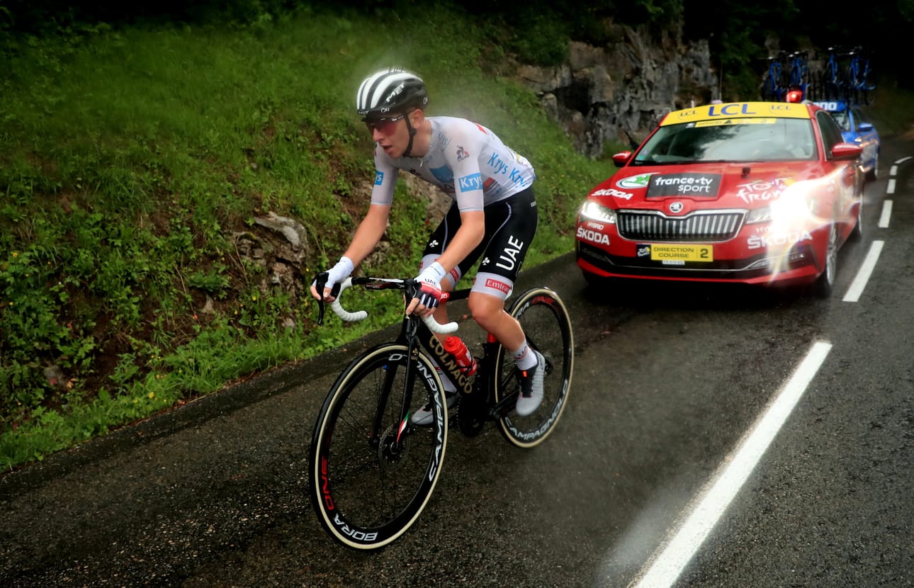 Slovenialainen Tadej Pogacar nousi sateitsena lauantaina Tour de Francen kärkipaikalle.