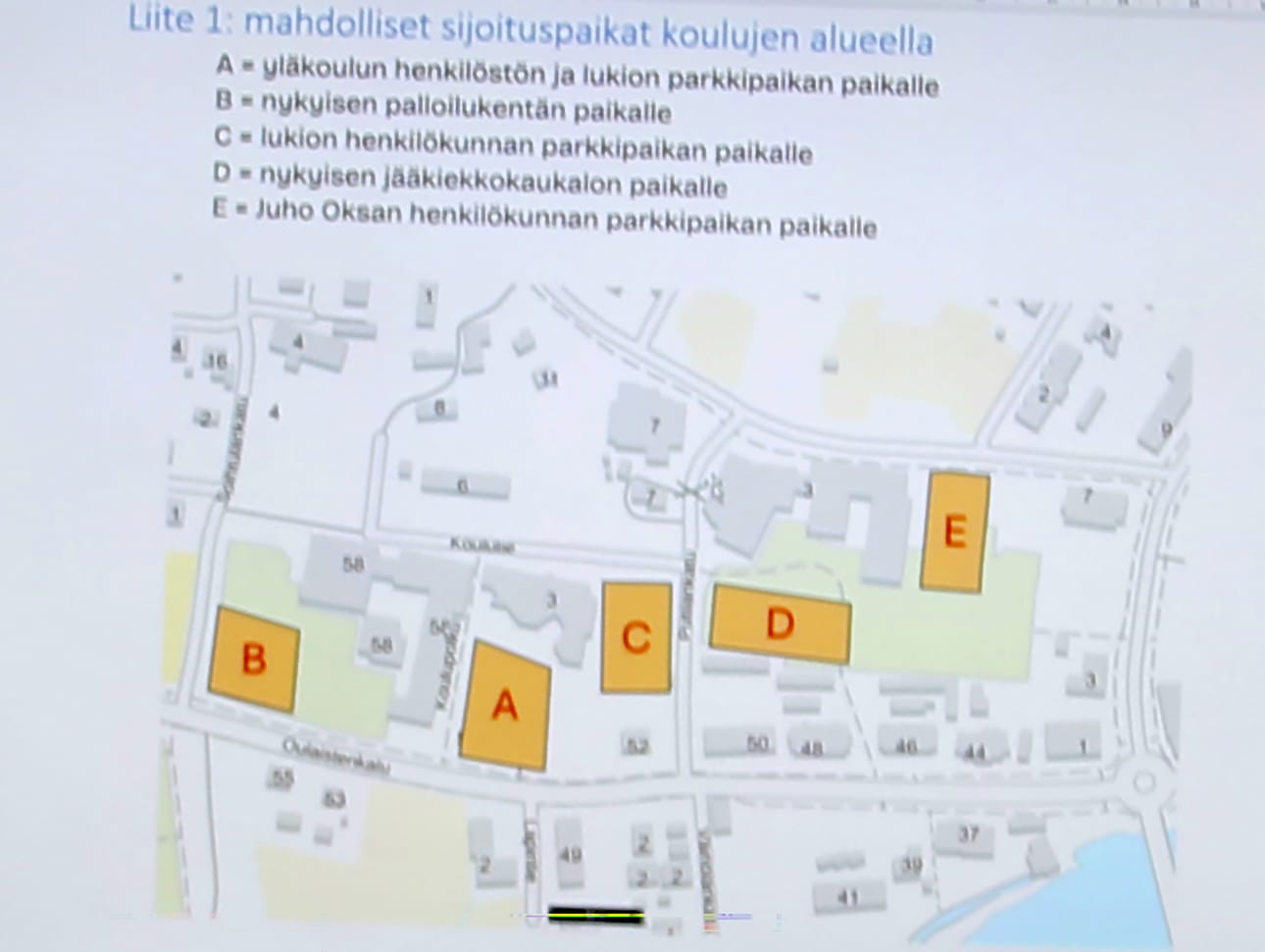 Oulaisten uudelle monitoimitilalle on suunnitteluvaiheessa piirretty viisi eri sijoituspaikkaa. Paikat ovat muodostuneet muun muassa kuntalaiskyselyssä ilmitulleissa toiveissa.