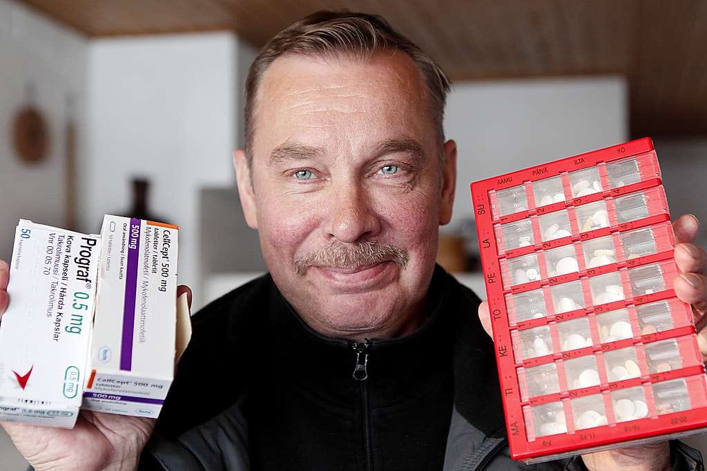Länsisiperianlaika Seita on Alpo Pyykkösen ja perheen lemmikkikoira. Miehen metsästyskaverina kulkee kuvaushetkellä emäntänsä kanssa lenkkeilemässä ollut harmaa norjanhirvikoira Sanni.