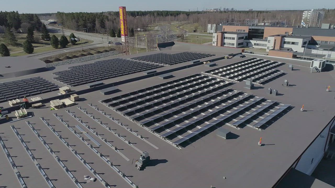 Aurinkosähköä tulee kohta kaupan katolta