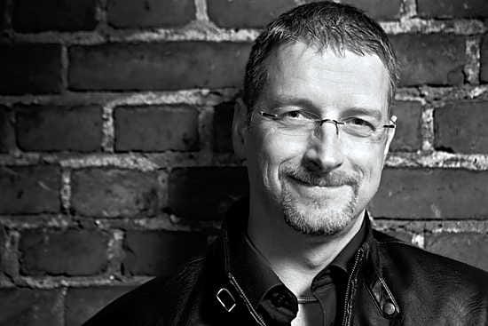 Marko Kilpi siirtyi viime syksynä pieneltä Nemolta Gummeruksen kirjailijaksi. "Kadotetut menee ensi viikon perjantaina painoon. Sen jälkeen pitää hieman ladata akkuja ja alkaa tehdä seuraavaa kirjaa, kun siltä tuntuu", Kilpi kertoo.