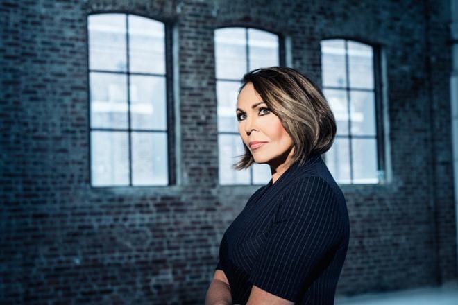 Tutkivat journalisti Maria Elena Salinas yrittää löytää uusia näkökulmia vanhoihin rikostapauksiin. KUVA: Omar Cruz