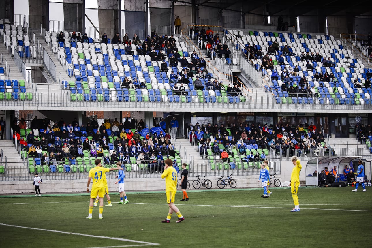 Kirjoittaja hämmästelee Rovaniemen Keskuskentän huonoa kuntoa.