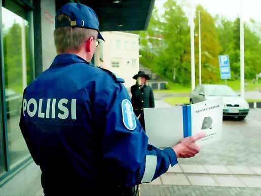 Poliisi ja Optisen Alan Tiedotuskeskus toteuttavat ensi viikolla "Näkökatsastus 2004" -liikenneturvallisuuskampanjan.