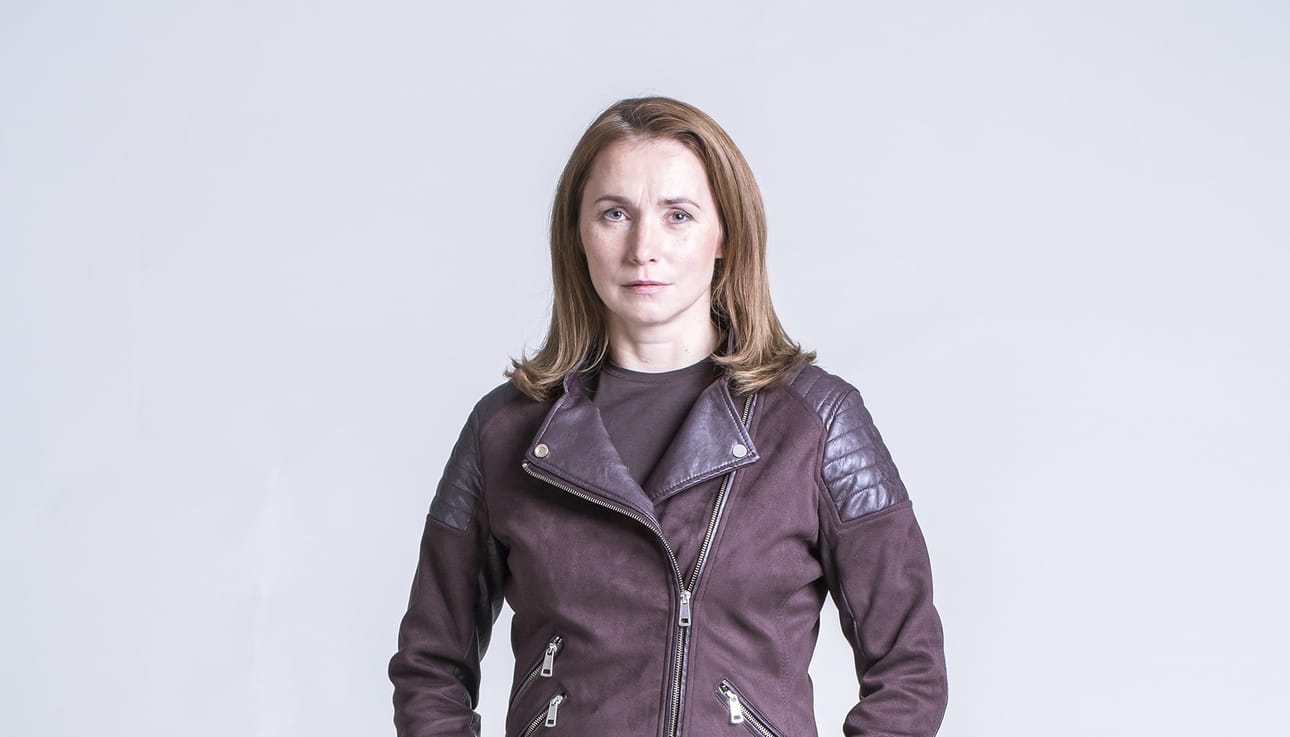 Maikki Kurkela (Leena Pöysti) on tottunut olemaan yksin, kunnes kohtaa taas Janin.
