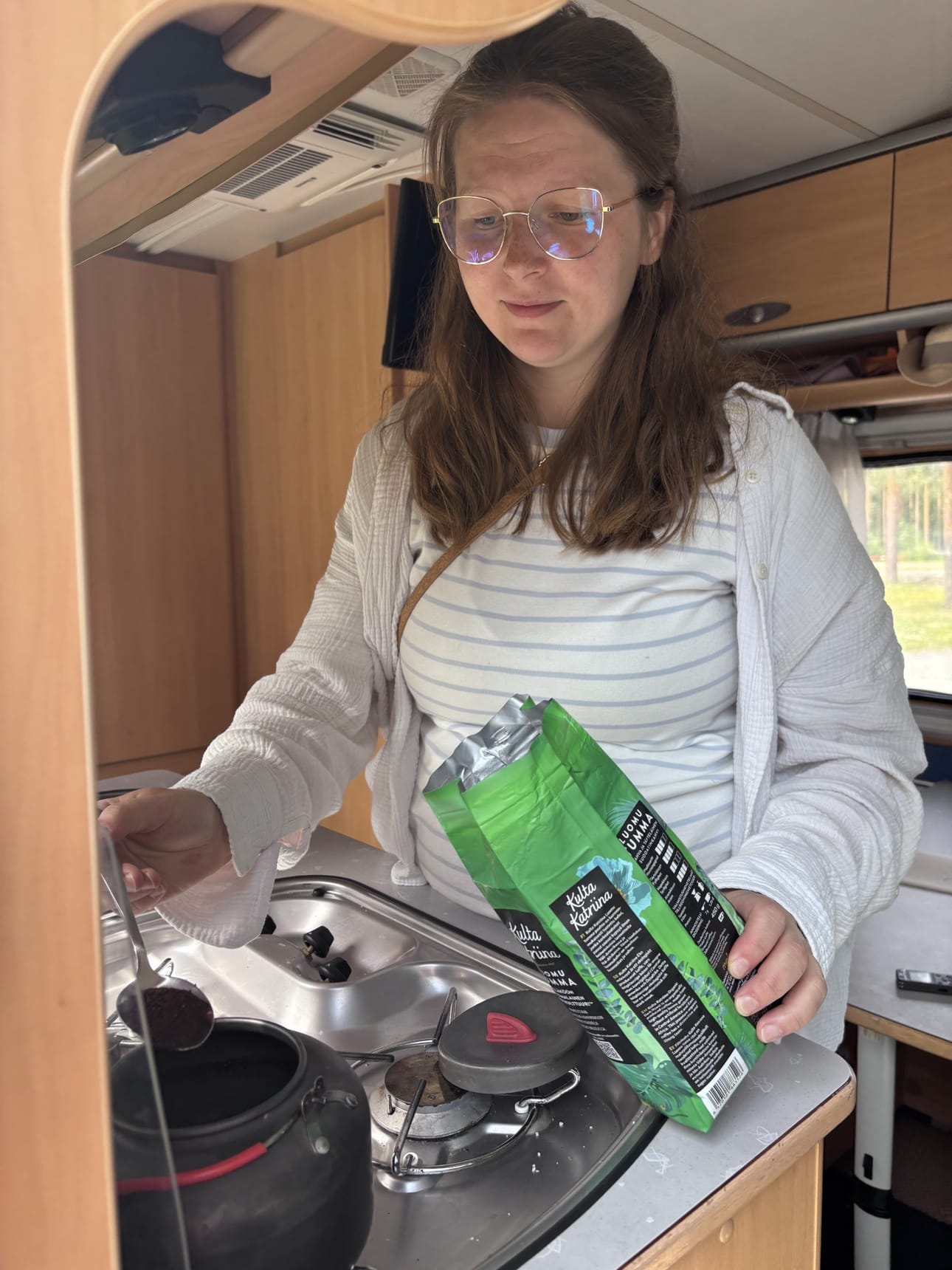 Kuksa ja kahvi ovat aina mukana, kun Roosa Hekkala lähtee perheensä kanssa asuntoautoilemaan.