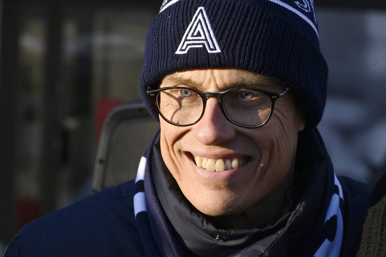 Tutkijoiden mukaan Alexander Stubbin (kok.) eloisa esiintymistapa saattaa ulkomailla kääntyä hänen edukseen.