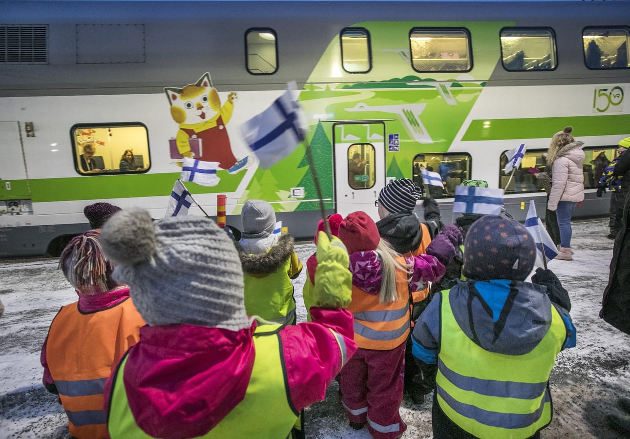 VR:n juhlajuna pysähtyi marraskuun lopussa 2017 Kempeleessä. Erikoisvuorolla juhlistettiin kymmenen vuotta kestänyttä Seinäjoen ja Oulun välistä pääradan perusparannusta.