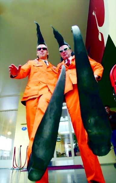 Kuvassa "tötterötukkien" edustajat vas. Mauri Sumén ja Sakke Järvenpää.