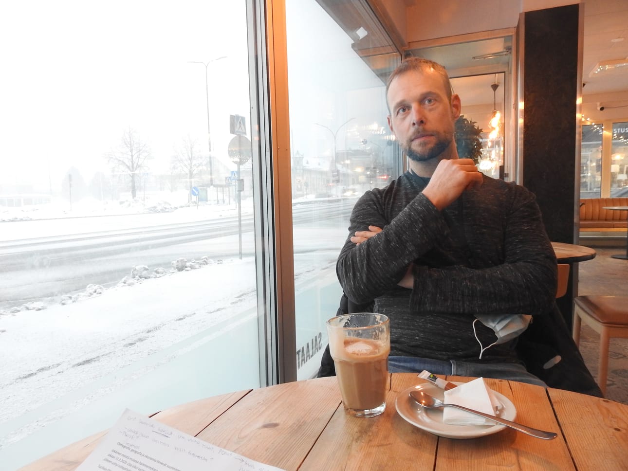Pandemiapäällikkö Olli-Pekka Koukkari uskoo, että koronakurimuksessa kamppaileva kansa kaipaa nykyistä selkeämpiä ohjeita ja määräyksiäkin.