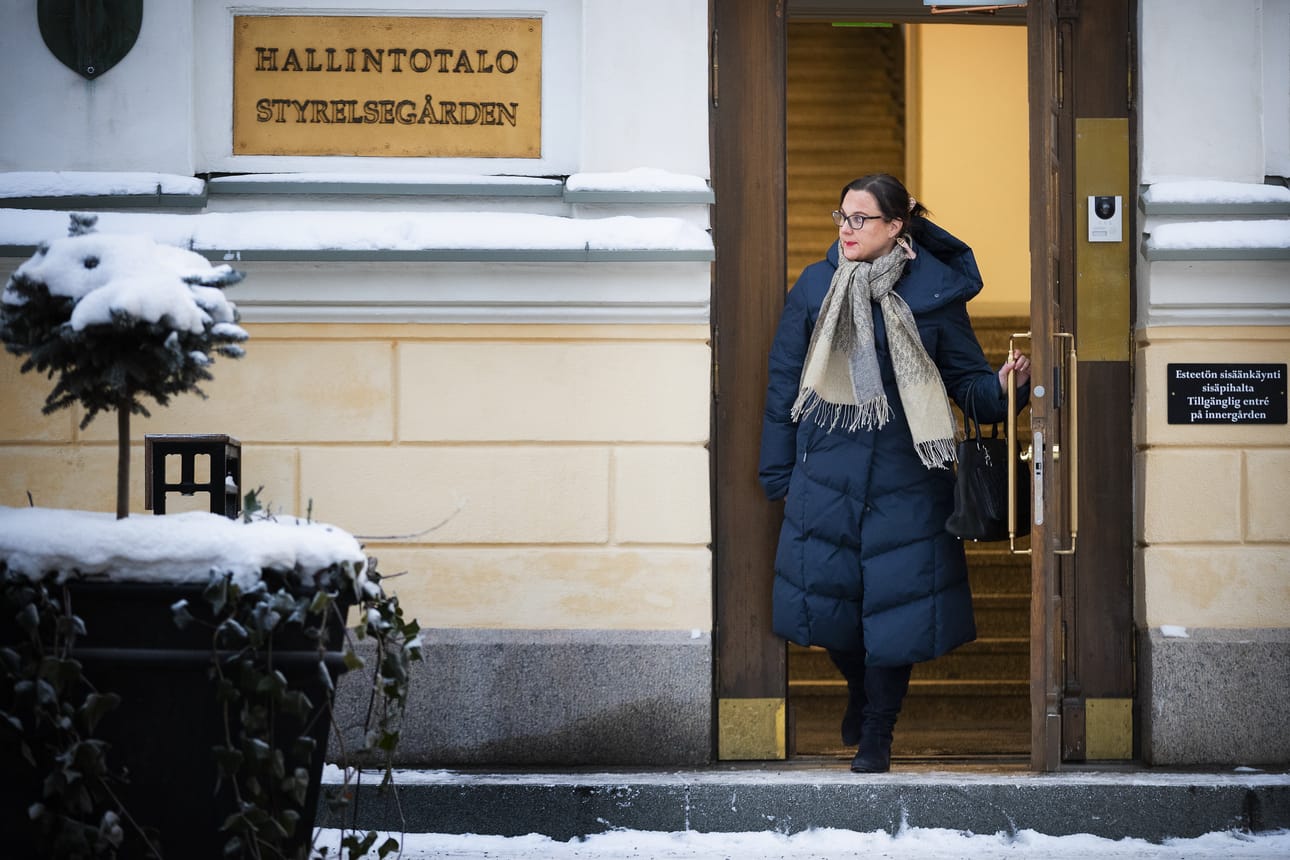 Virve Flinkkilän työpaikka löytyy ainakin aluksi hallintotalolta. Remontoitu arvorakennus saa hyvinvointijohtajalta kiitosta toimivuudestaan ja hienoista yksityiskohdistaan.