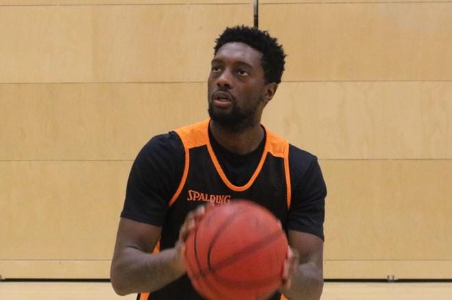 Kelvin Lewis nähdään kentällä Karhu Basketin seuraavassa ottelussa viikon kuluttua. KUVA: JARI-PEKKA LAITIO-RAMONE