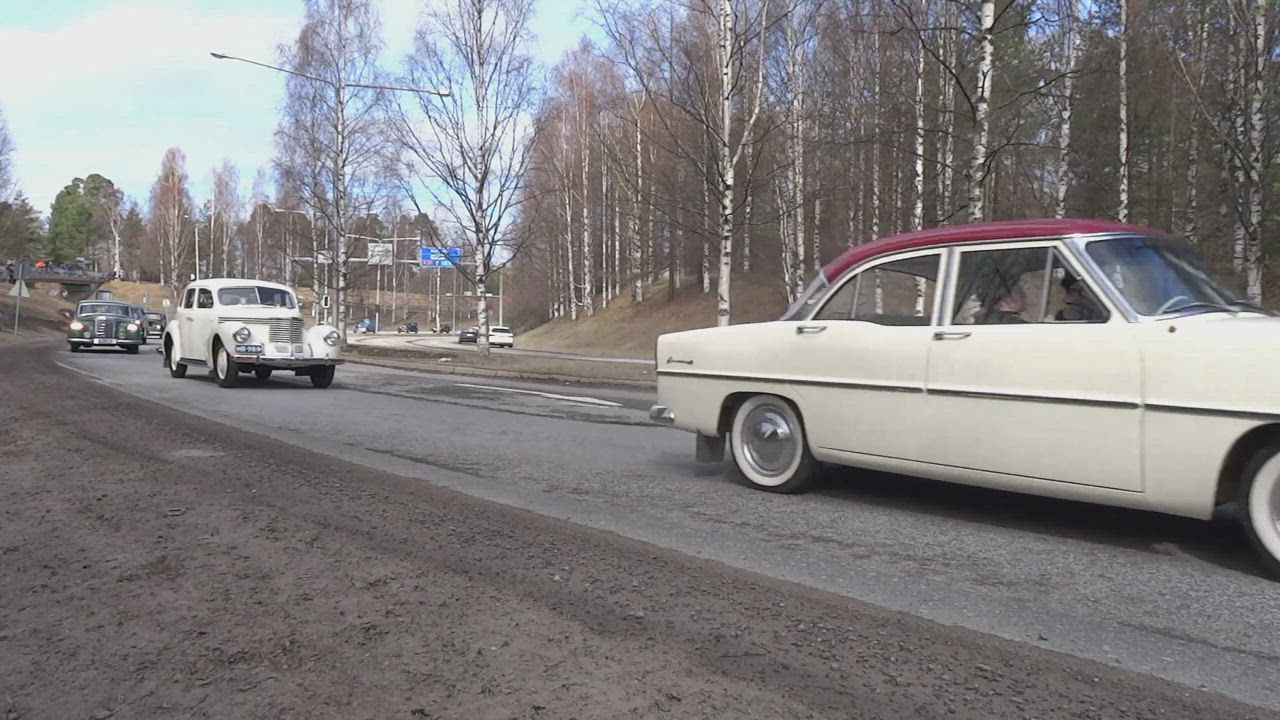 Vanhojen autojen kulkue Oulussa