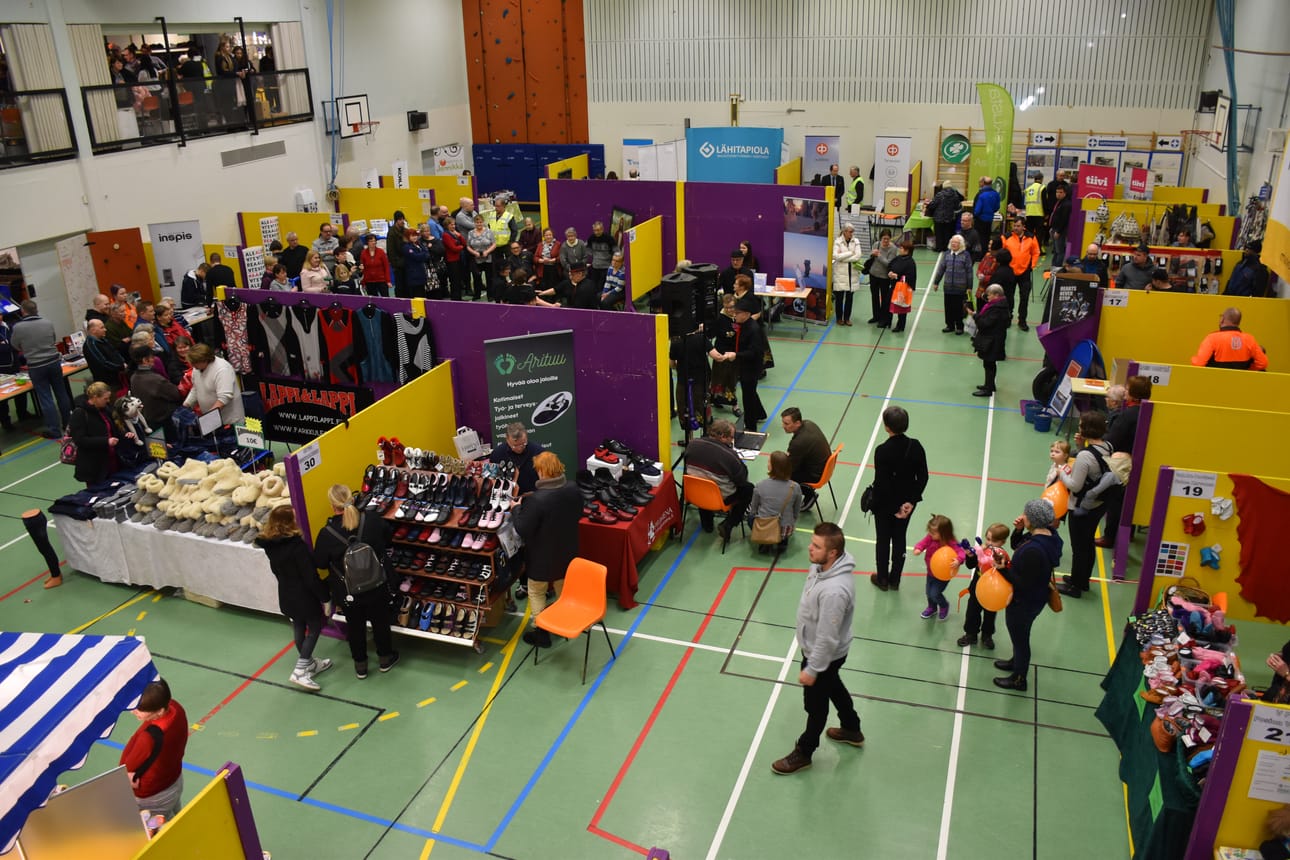 Posion koulukeskuksen juhlasali muuttuu messukeskukseksi. Kuva on viime vuoden tapahtumasta.