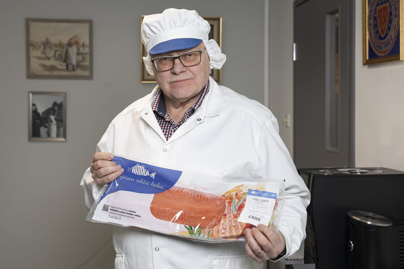 Hätälä Oy:n toimitusjohtaja Riku Isohätälä on laittanut koko elämänsä yritykseen. Hätälän päätuotteita ovat lohi ja kirjolohi.