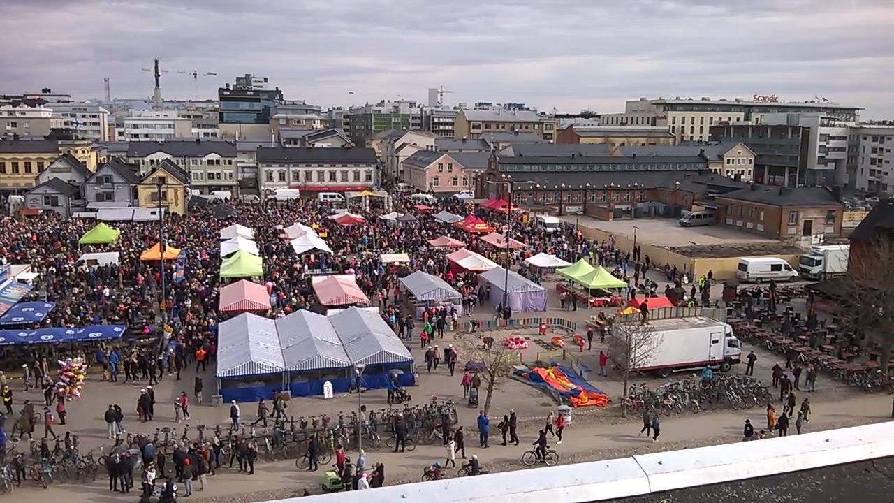 Kärppien mestarijoukkueita juhlittiin Oulun torilla