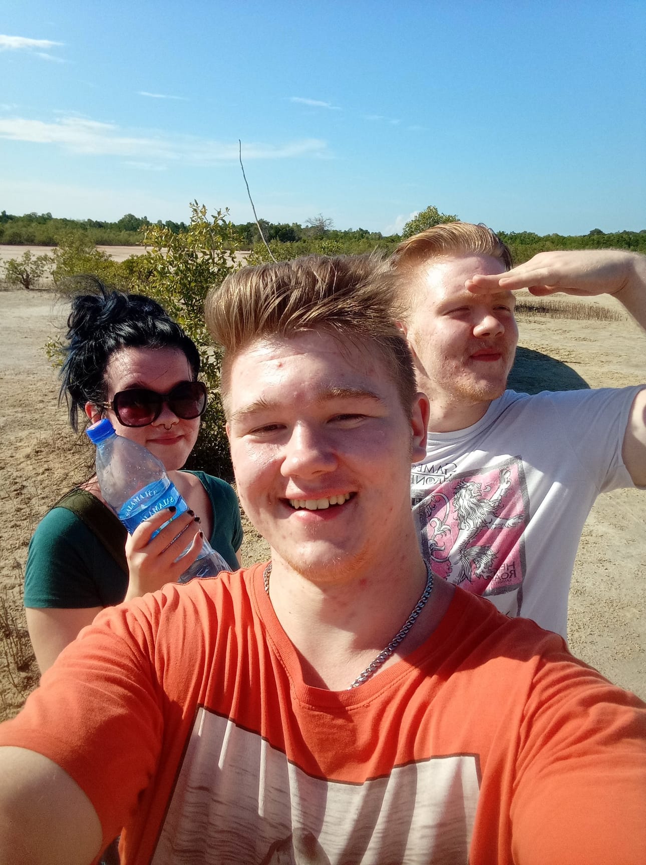 Sisarukset Onni, Matilda ja Eero Kivipelto olivat vanhempiensa Pekan ja Sailan kanssa vapaaehtoistyössä Keniassa.