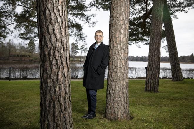 Monissa EU-maissa esimerkiksi joulun aikaan pientuottajat voivat tuoda myyntikojunsa markettien edustajille ja jopa sisätiloihin. Toivon, että meilläkin löytyisi tähän valmiutta, pääministeri Juha Sipilä (kesk.) pohtii.