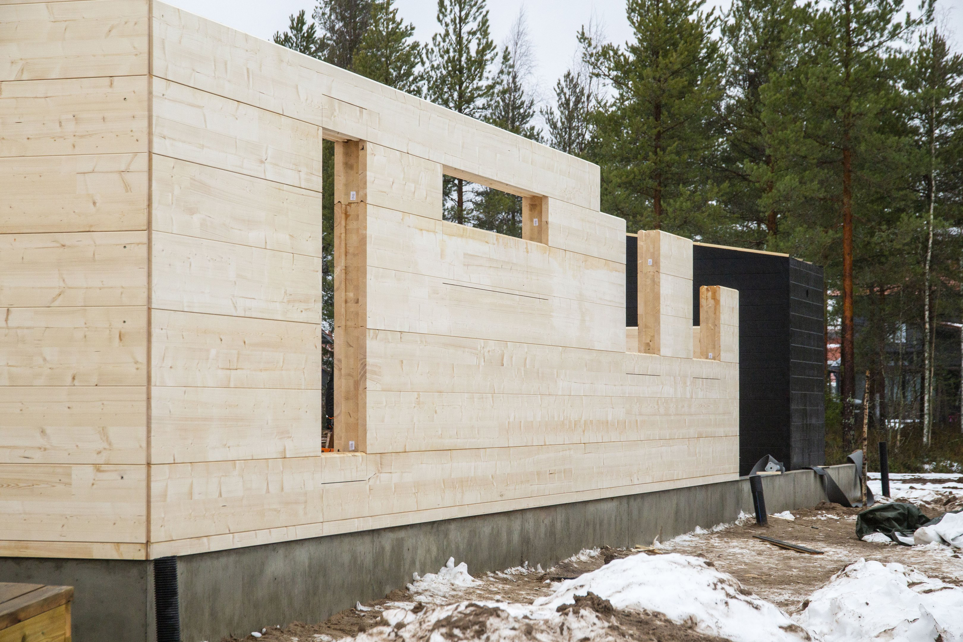 <p>Lähes valmis hirsikehikko. JÄTTIHIRSI™ on  leveydeltään 150, 200, 250 tai 300 millimetriä ja korkeudeltaan 360, 720 tai 1080 millimetriä. </p><p>Asentaminen on nopeaa.</p>