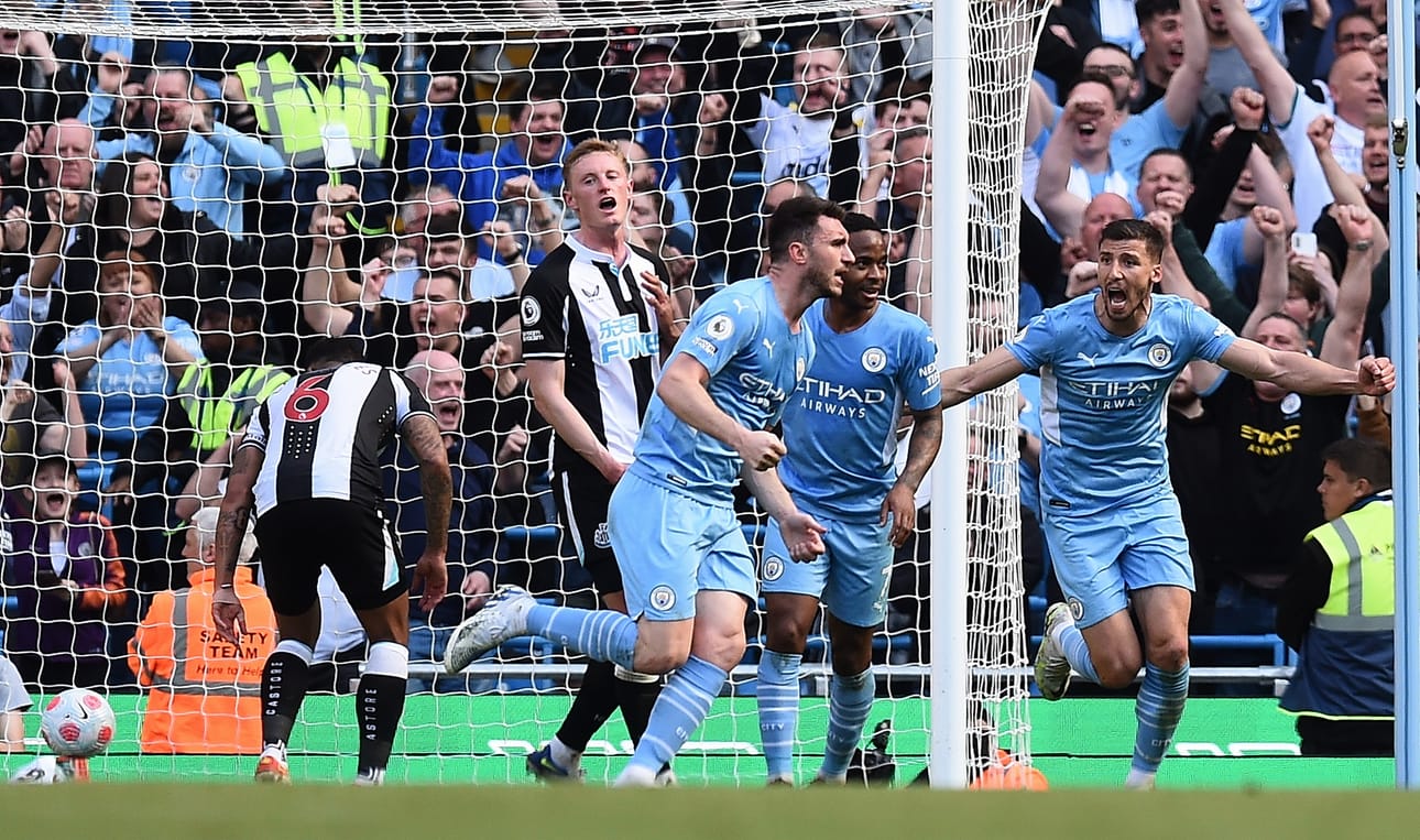 Manchester Cityn Aymeric Laporte juhlii 2-0 johtomaalia Newcastlea vastaan.