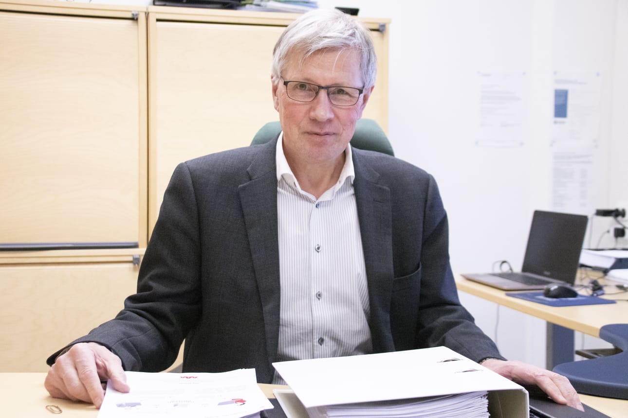 Kunnanjohtaja Jouko Nissinen pohtii, että Pyhännällä ei jäädä paikoilleen, vaan tehdään edelleen töitä muun muassa uusien asukkaiden houkuttelemiseksi.