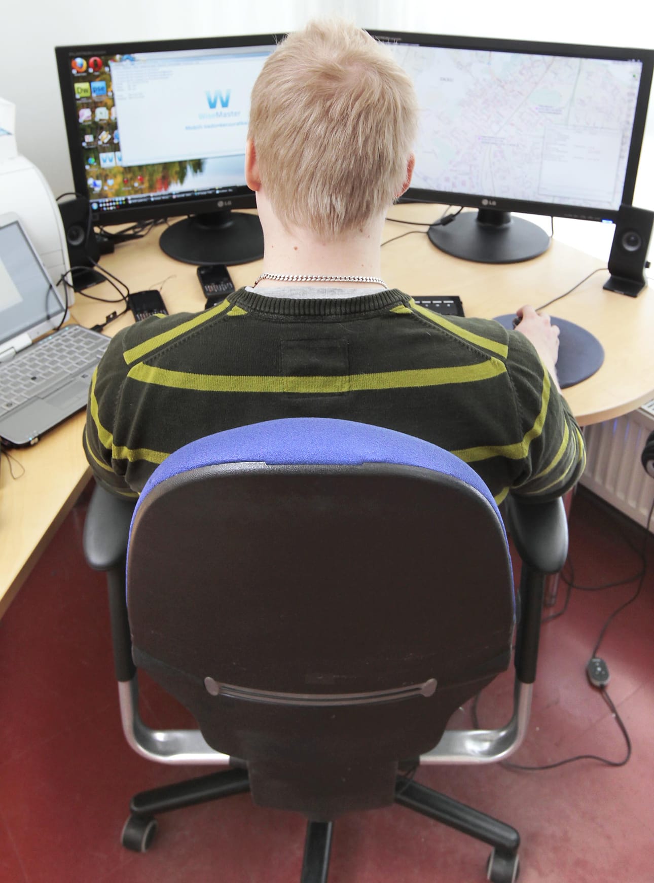 Yhä useampi meistä tekee töitä istuen.