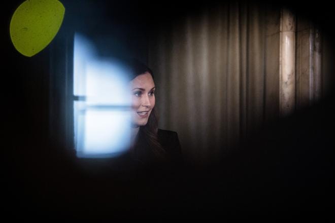Kotimaan parrasvaloista Brysselin parrasvaloihin. Pääministeri Sanna Marin osallistuu ensi kertaa EU-huippukokoukseen 28 EU-maan pääministerin joukossa. KUVA: Joel Maisalmi