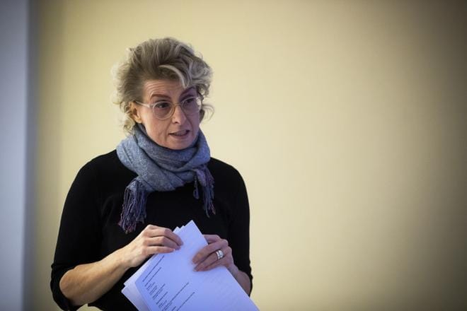 Maaria Salo on toiminut pitkään kuvataidekriitikkona. Työ Vaasan museoiden näyttelypäällikkönä on tuonut hänet takaisin entiseen kotikaupunkiinsa Vaasaan. KUVA: JARNO PELLINEN