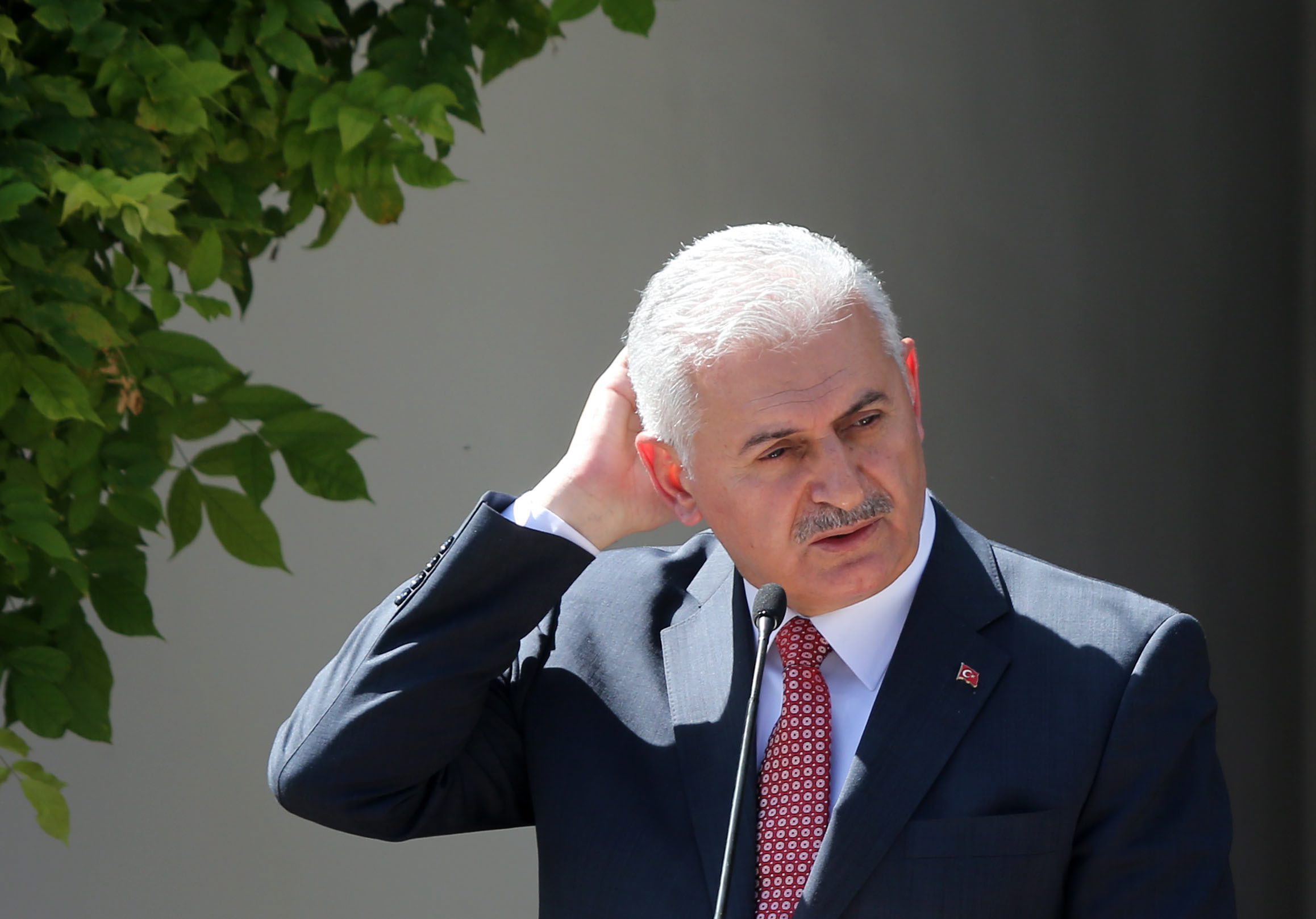 Turkin pääministerin Binali Yildirimin mukaan sotilaalliset joukot ovat toimineet laittomasti.