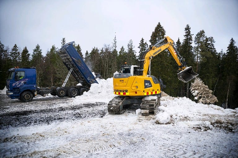 Myrgrund on iso alue, joten sinne mahtuu vielä paljon lunta.