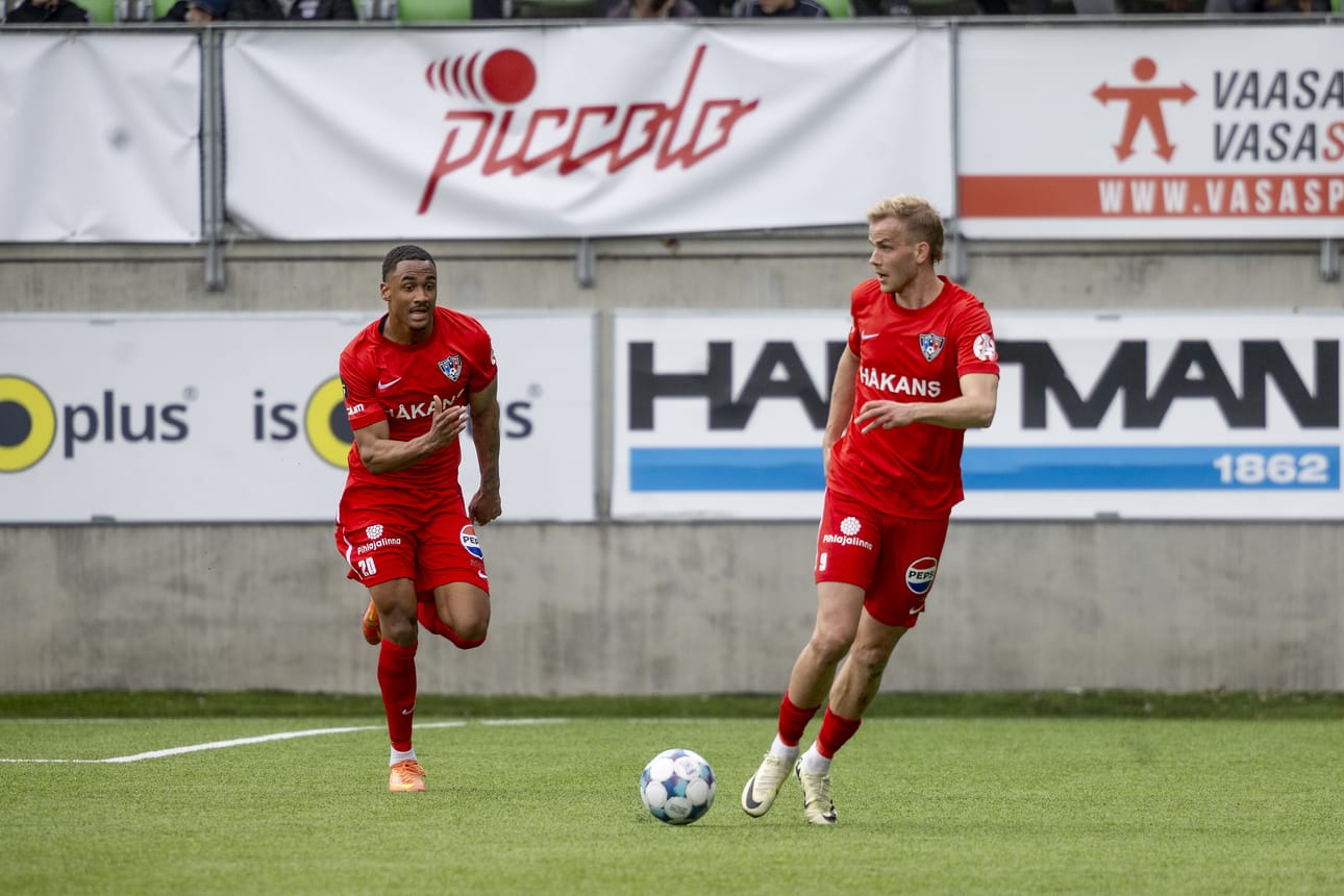VPS-kasvatti Momodou Sarr (vas.)siirtyi nyt jo viidenteen liigaseuraan, kun hän teki sopimuksen FC Lahden kanssa. Aiemmin Sarr on pelannut liigaa Palloseuran lisäksi Ilveksessä, IF Gnistanissa sekä FC Interissä. Jasse Tuominen jatkaa Interin paidassa myös kauden 2026.