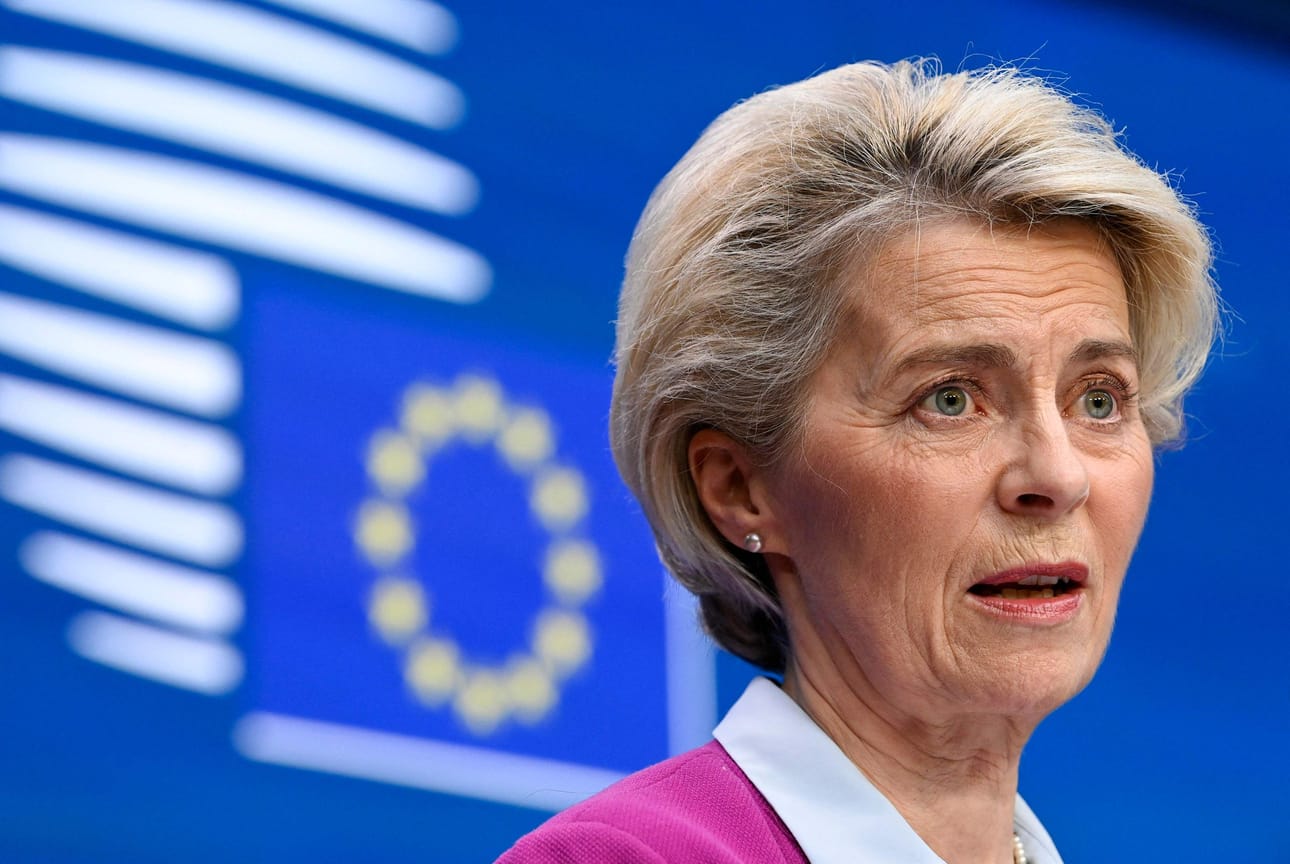 EU-maiden johtajien huippukokouksen yhteydessä Brysselissä puhuneen Ursula Von der Leyenin mukaan Ukraina on pyytänyt ulkomaisilta tukijoiltaan vakaata ja ennustettavaa makrotalouden tukea. LEHTIKUVA / AFP