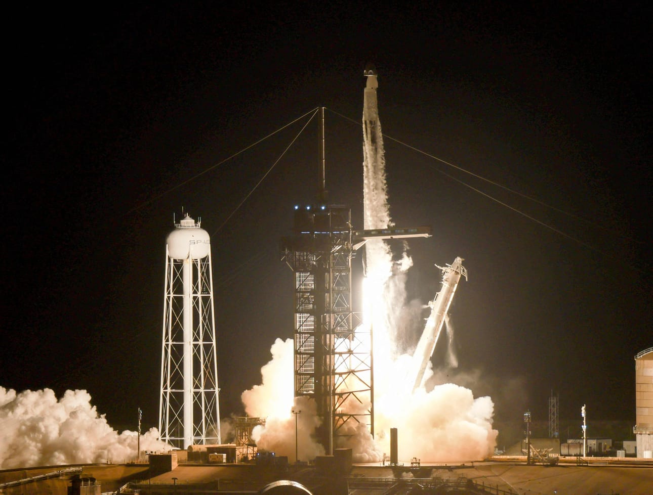 Polaris Dawn -avaruuslento lähti matkaan Floridasta. LEHTIKUVA/AFP