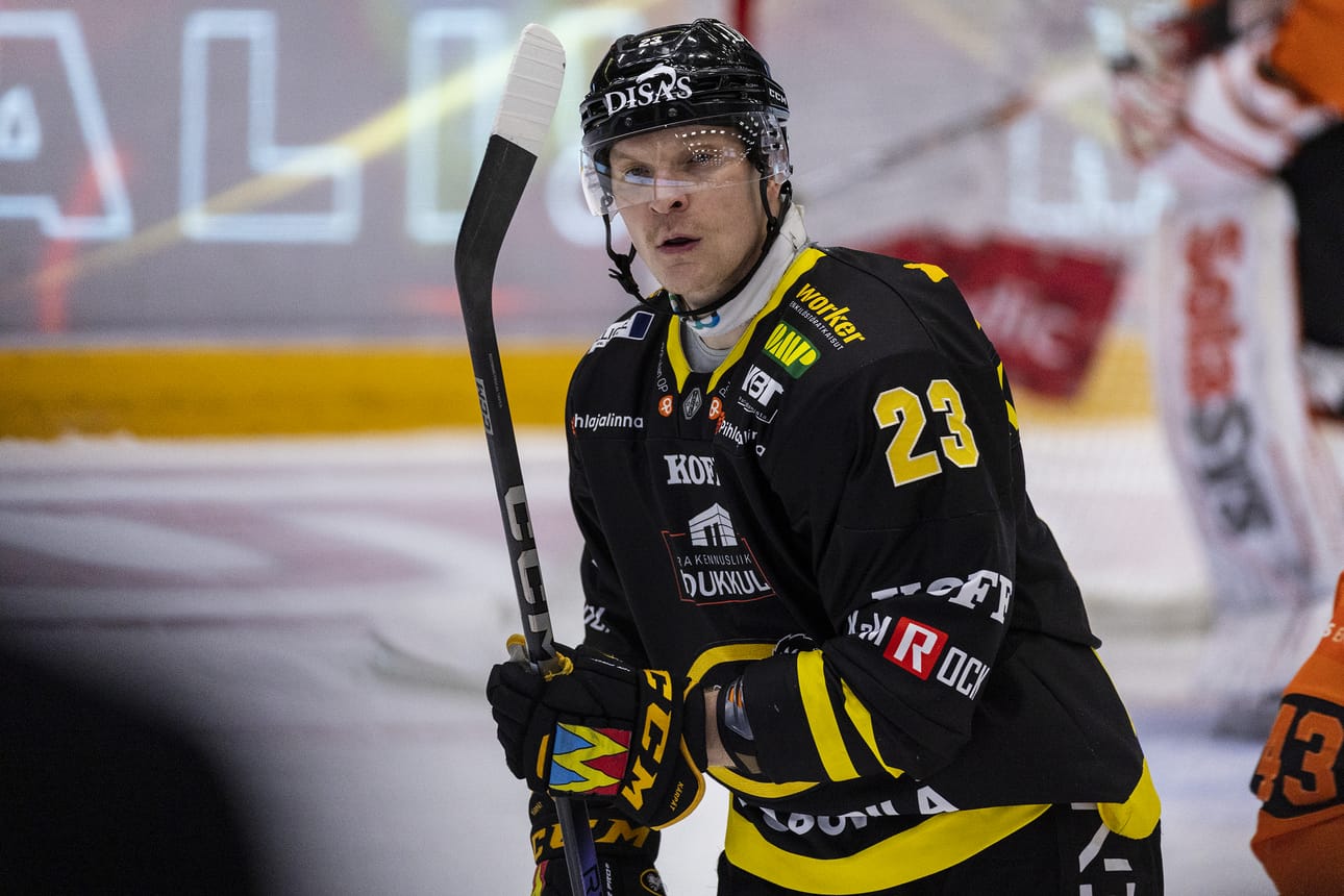 Kärppien Joonas Kemppainen vietti keskiviikkona ensimmäistä kertaa kahdeksaan ja puoleen vuoteen kahden maalin iltaa kotimaan liigakaukaloissa.