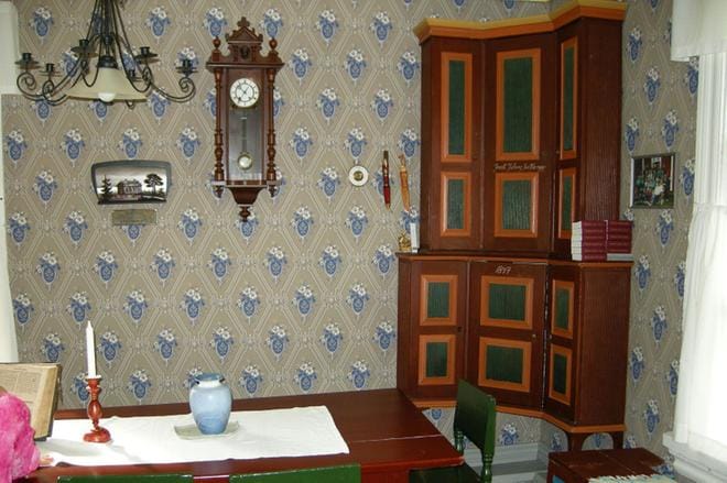 Vallitsevat poikkeusolosuhteet tekevät tiettävästi ensimmäistä kertaa pakollisen tauon Kankaan kylän perinteeseen, pitkänperjantain Weisuihin. Niitä veisaamaan eivät tänä vuonna kyläläiset voi rajoitusten takia kokoontua. Kotiseututalo Keskikankaalta kuvan on ottanut Jussi Unkuri.