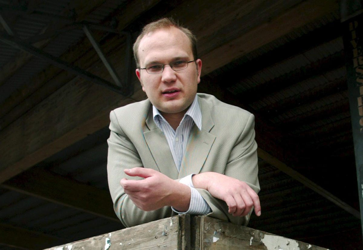 Poliisi otti Perttu Nousiaisen kiinni keskiviikkona Helsinki-Vantaan lentoasemalla heti lennon laskeutumisen jälkeen. Kuva vuodelta 2003. LEHTIKUVA / Martti Kainulainen