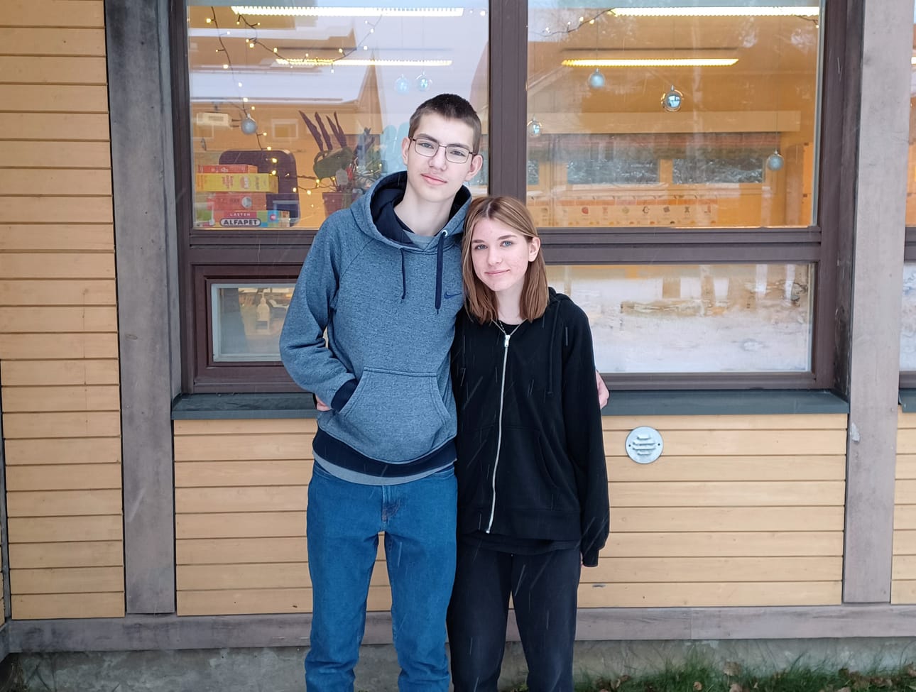 Ukrainassa Oleksandr Nasonov (vas.) ja Angelina Koreneva ovat viettäneet joulua juliaanisen kalenterin mukaan tammikuun alussa, mutta aikovat nyt viettää sitä gregoaarisen kalenterin mukaan, eli joulukuun lopulla.