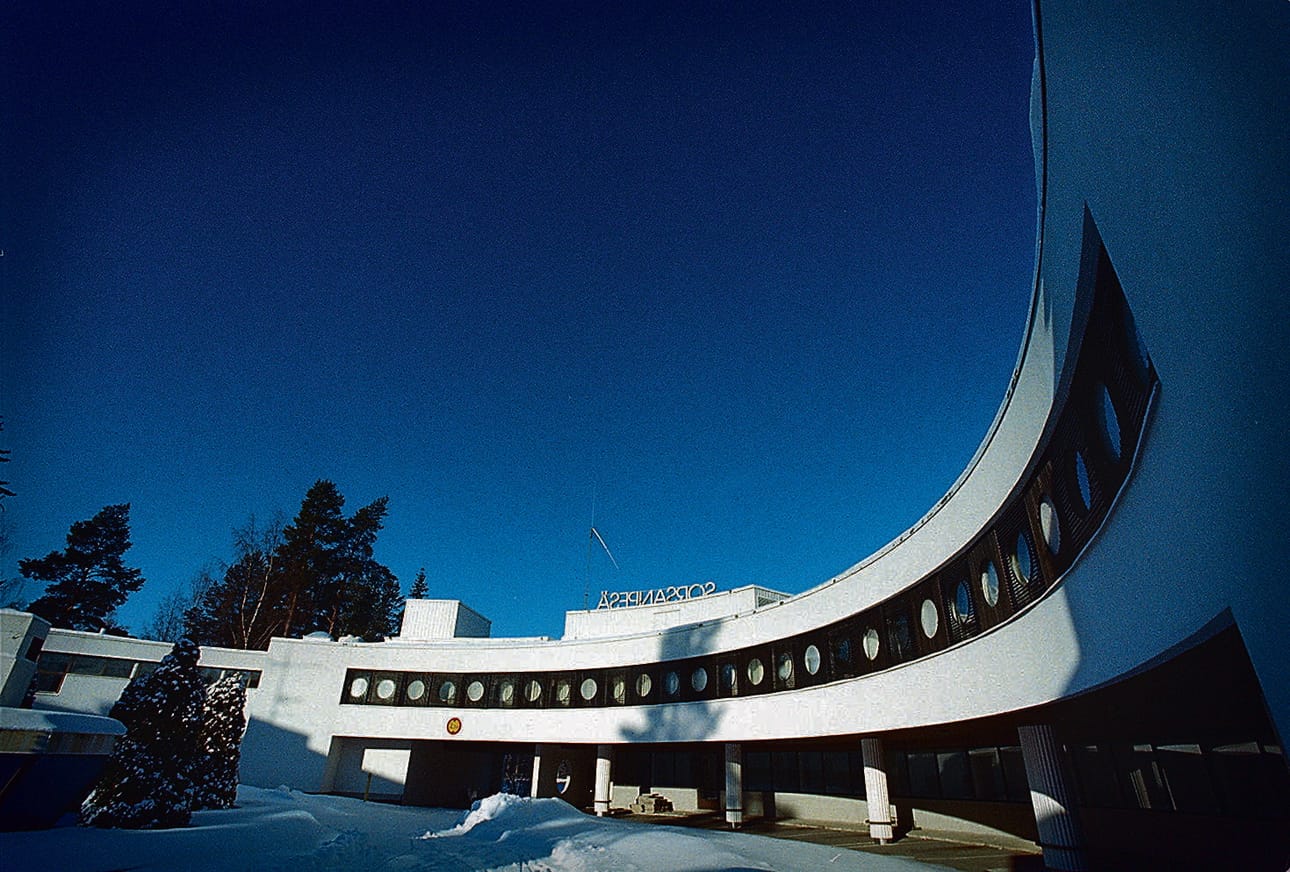 Sorsanpesä on Seinäjoen Törnävän kaupunginosassa oleva hotelli. Pyöreästä ulkomuodostaan tunnetun hotellin rakennutti Rantasipi-ketju vuonna 1971. Hotelli on ollut välillä suljettuna. Välillä nimenä oli Stuertti. Vuonna 2010 kiinteistön ostivat seinäjokelaiset liikemiehet Reima Kuisla ja Jaakko Aukia. He remontoivat hotellia yli miljoonalla eurolla. Hotellin nimi muutettiin alkuperäiseksi. Sorsanpesän huippukautta oli 1980-luku, jolloin sen maanalainen ravintola Prunni oli maakunnan suosituimpien tanssipaikkojen joukossa. Lähivuosina hotellin kylkeen suunnitellaan kylpylää.