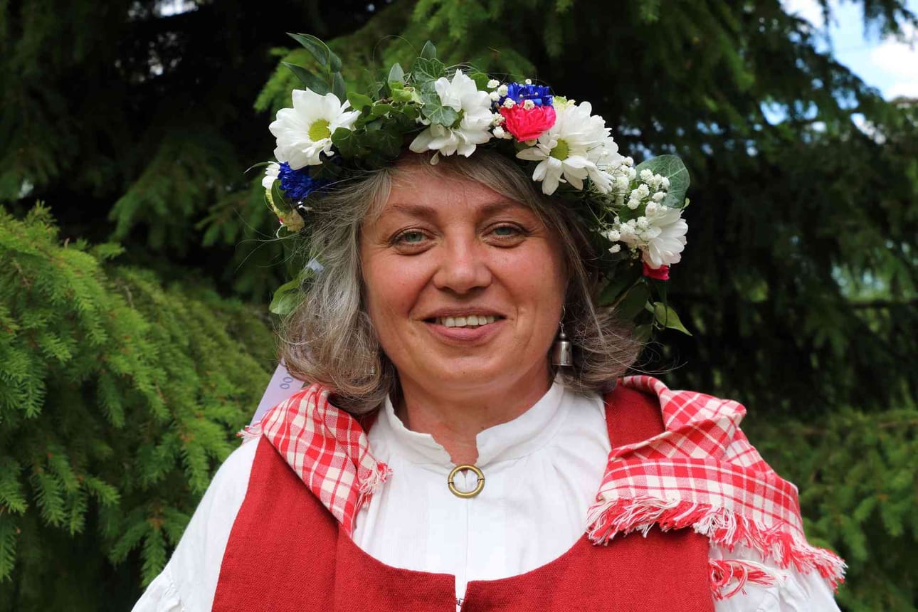 Päivi Pyhäluoto sanoo, että Kotiseutuliitossa toimiminen on antanut paljon tuttuja ja ystäviä. Vuoden 2017 Pauha-Maijaksi hänet julkistettiin Annalan kotiseutujuhlassa.