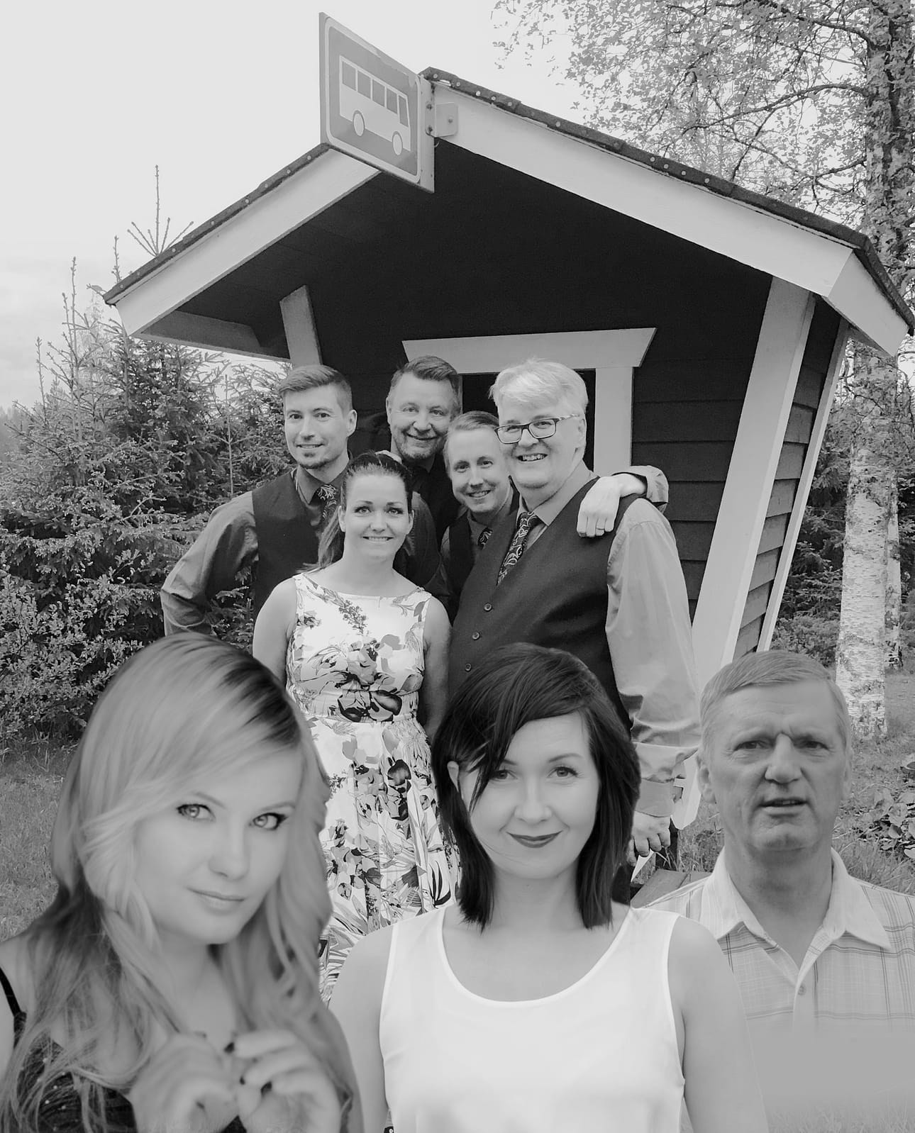 Hyvölänrannan nuorisoseuralla järjestetään sunnuntaina Kohtaamisia maitolaiturin luona konsertti. Solisteina ovat Terhi Lehtoniemi ja Tiina Pitkänen, Matti Kilpelänaho ja Armi Tenkula. Solisteja säestää Afrikan Tähti -tanssiorkesteri.