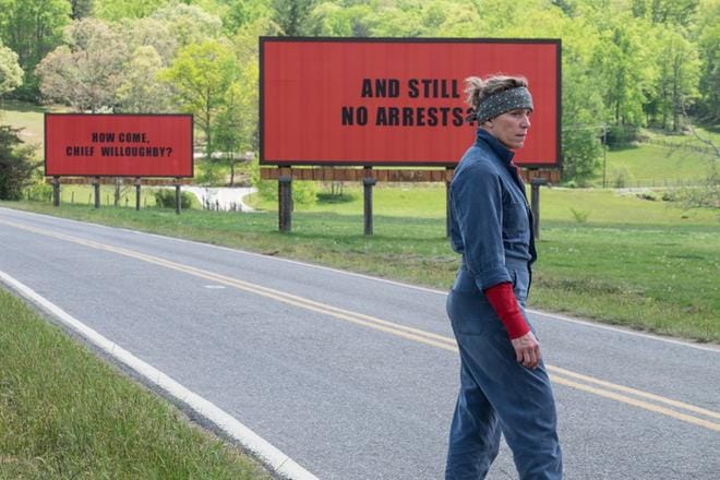 Frances McDormandin tähdittämällä Three Billboards Outside Ebbingilla on pitkä nimi, jonka olisi toki hyvin voinut kääntää suomeksi.