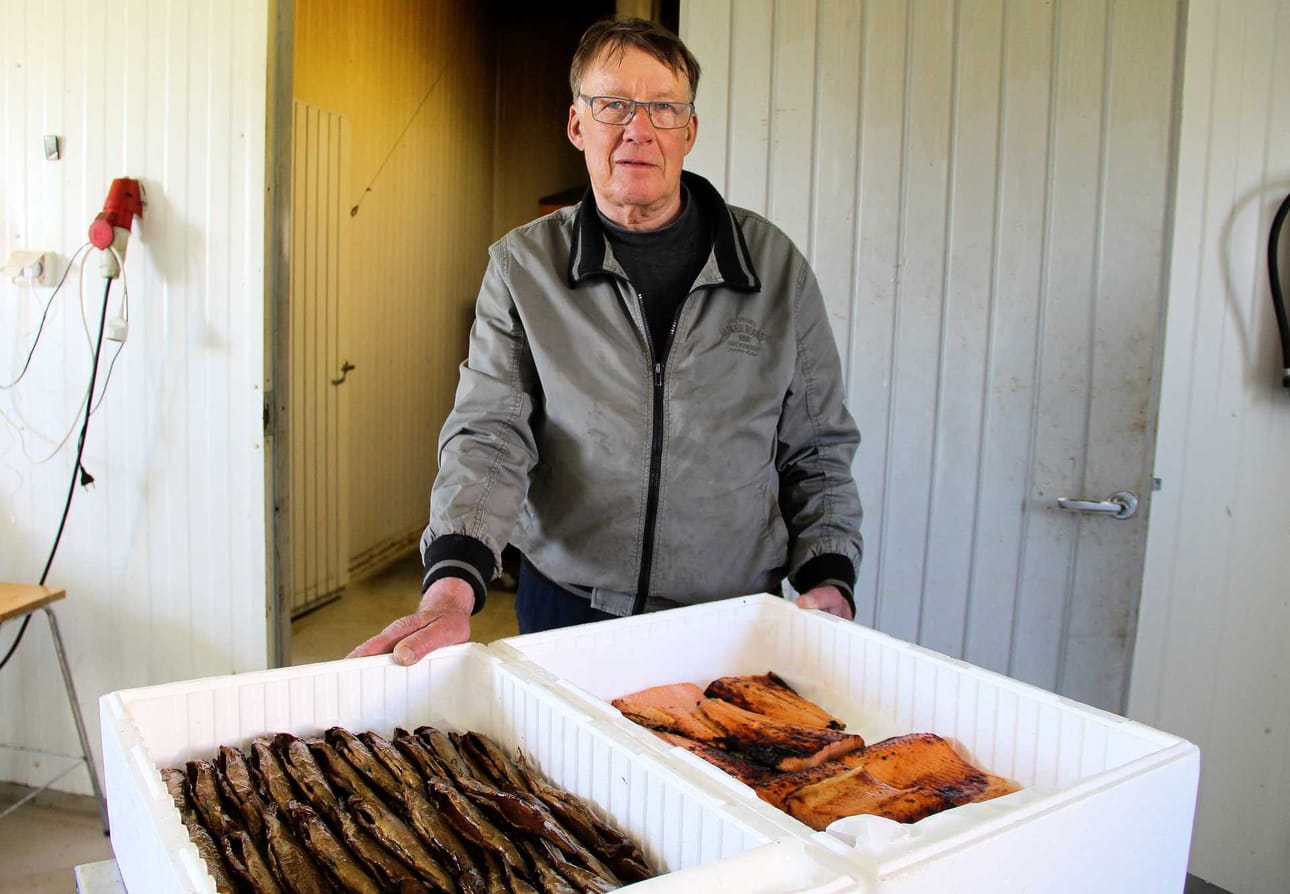 Kalakauppias Markku Harjuhaahdon mukaan savustettu siika ja grillattu lohi maistuvat maakunnan ihmisille.