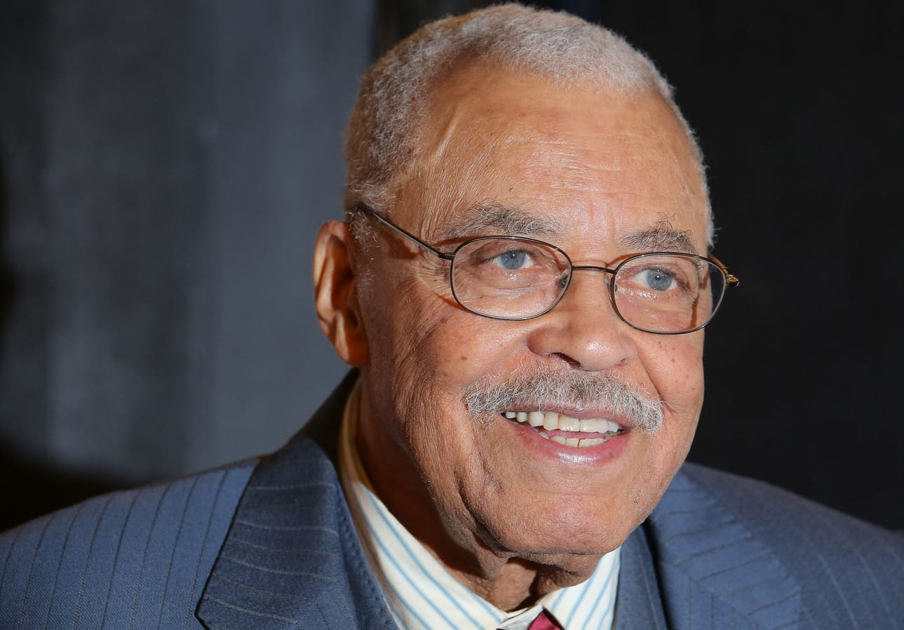 Yli 60-vuotisen uran tehnyt James Earl Jones voitti muun muassa kolme Tony-palkintoa, Golden Globen sekä kunnia-Oscarin elämäntyöstään. LEHTIKUVA/AFP