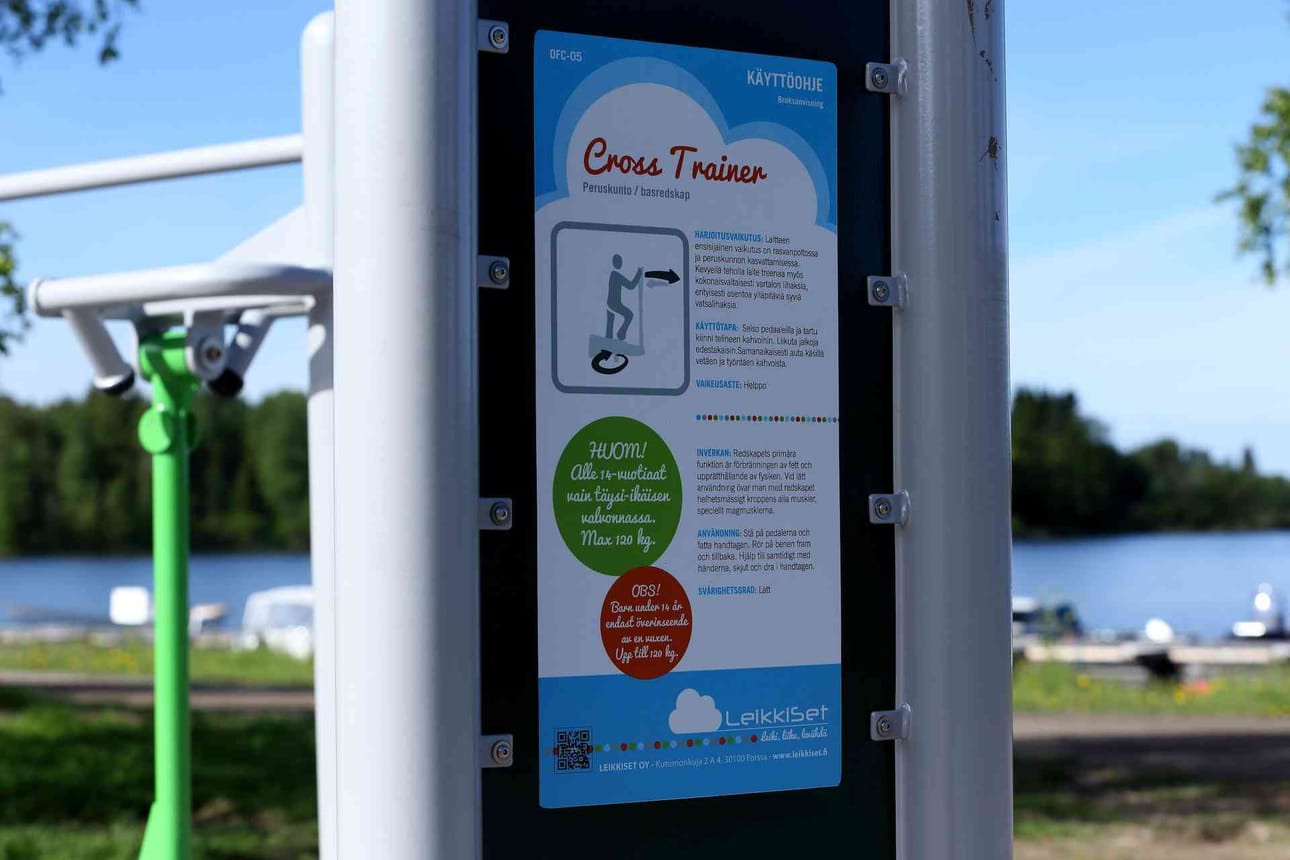 Kaikissa kuntolaitteissa on selkeät käyttöohjeet. Ne kertovat laitteen vaikeustason, miten laitetta käytetään ja mihin se vaikuttaa. Laitteiden painoraja on 120 kg.