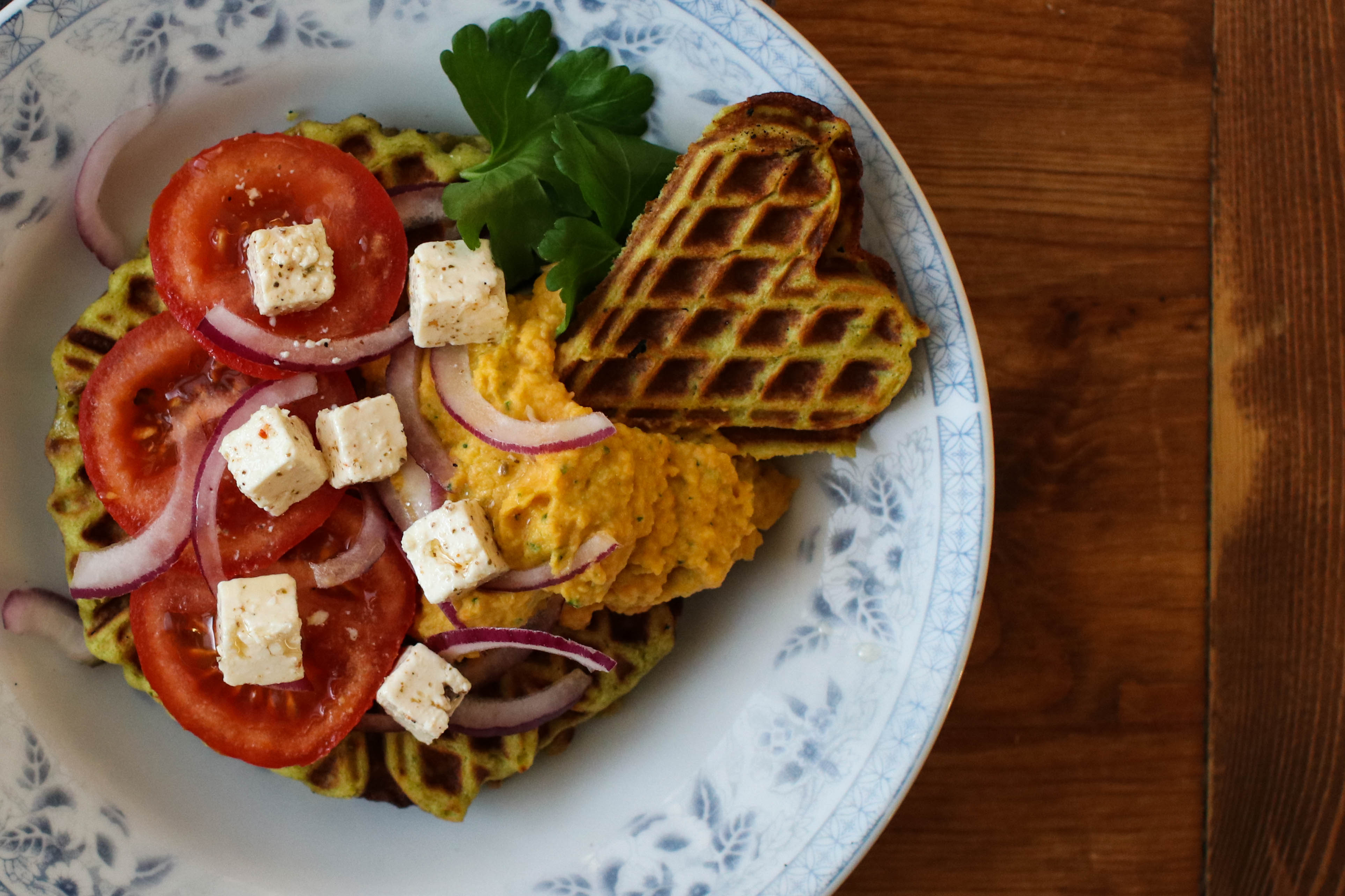 Vohvelirauta tirisemään – Kokeile erilaisia taikinavaihtoehtoja falafelista ton-ton-toniin