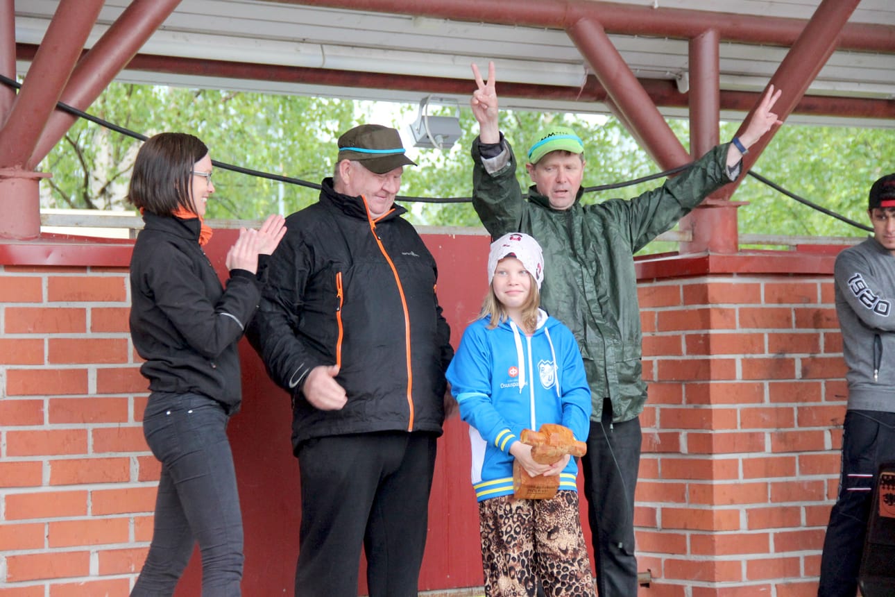Los Dementos vei mölkkyturnauksen voiton, nyt on lupa tuulettaa.