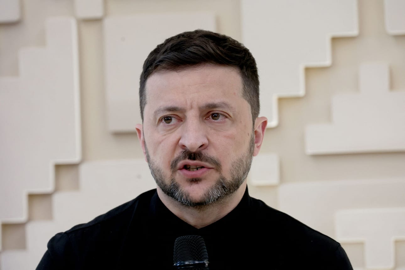 Presidentti Volodymyr Zelenskyi kertoi sosiaalisessa mediassa, että Ukrainan keskeisiä tavoitteita ovat täydellinen ja ehdoton tulitauko sekä sotavankien ja siepattujen lasten palauttaminen. Arkistokuva. LEHTIKUVA/AFP